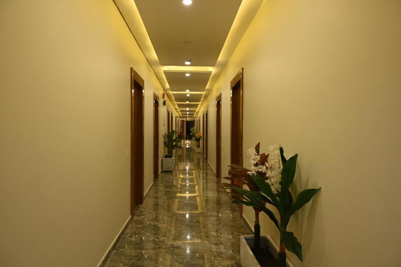 Hotel Vasdaa Grand เดห์ราดุน ภายนอก รูปภาพ