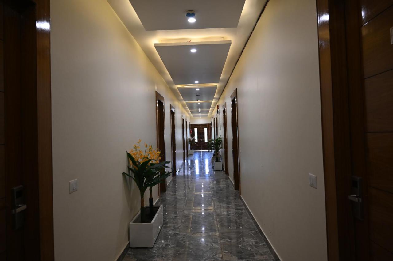 Hotel Vasdaa Grand เดห์ราดุน ภายนอก รูปภาพ