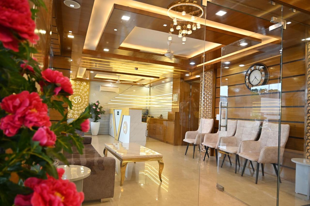 Hotel Vasdaa Grand เดห์ราดุน ภายนอก รูปภาพ