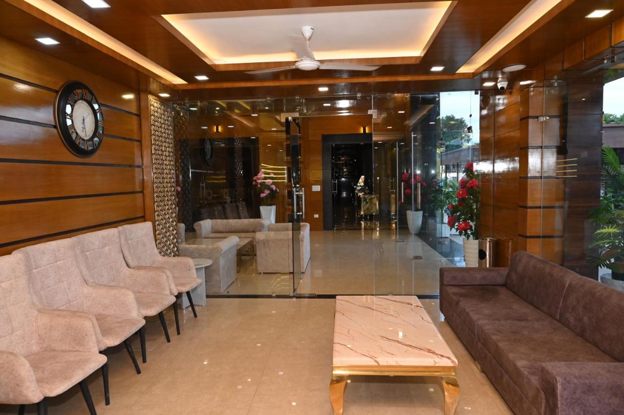 Hotel Vasdaa Grand เดห์ราดุน ภายนอก รูปภาพ