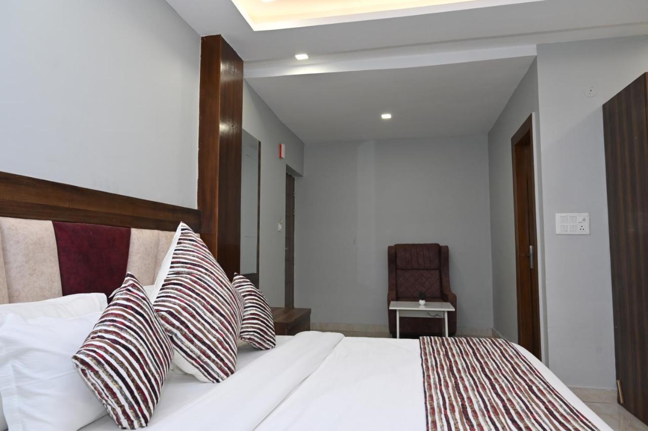 Hotel Vasdaa Grand เดห์ราดุน ภายนอก รูปภาพ