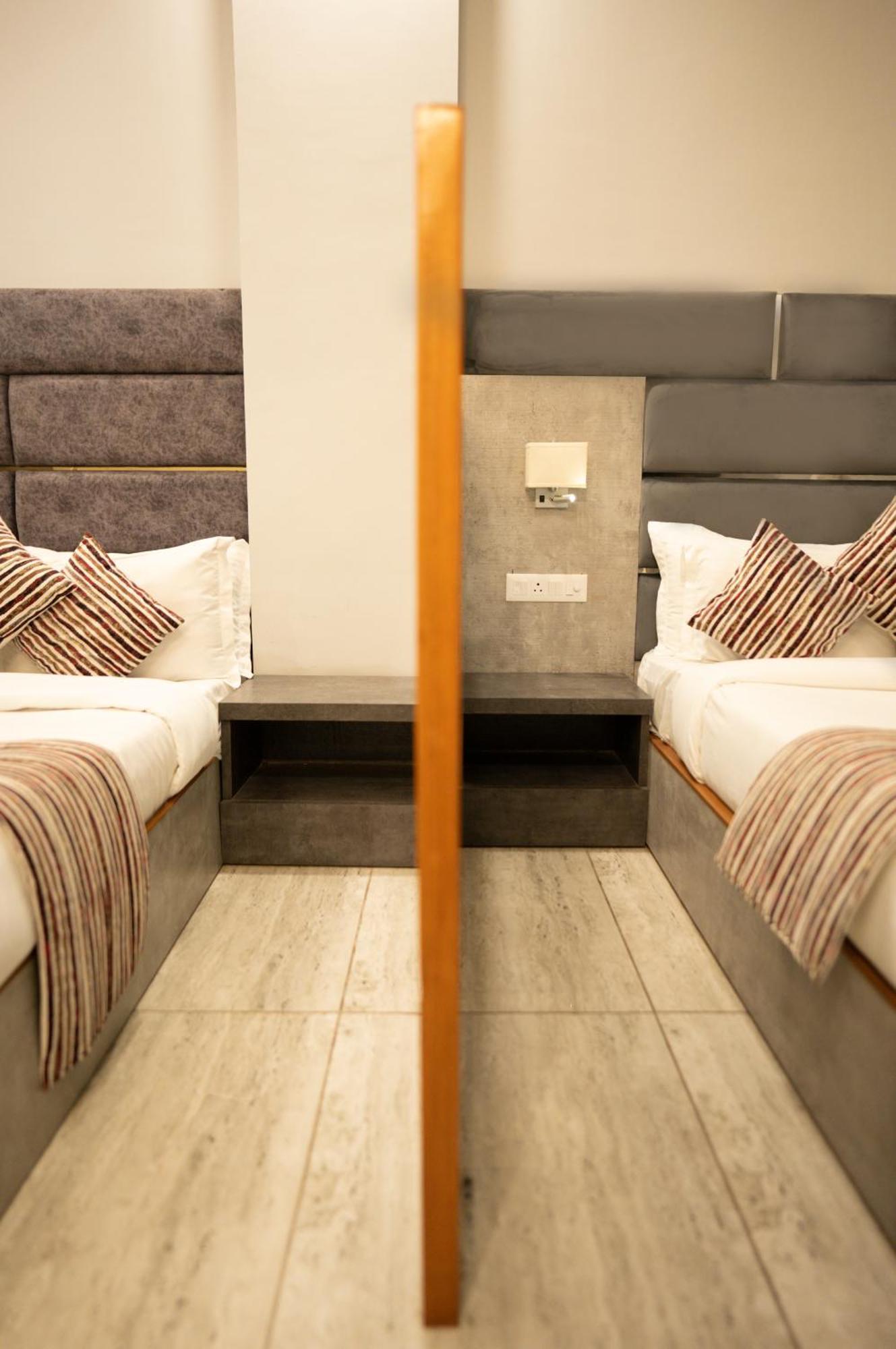 Hotel Vasdaa Grand เดห์ราดุน ภายนอก รูปภาพ