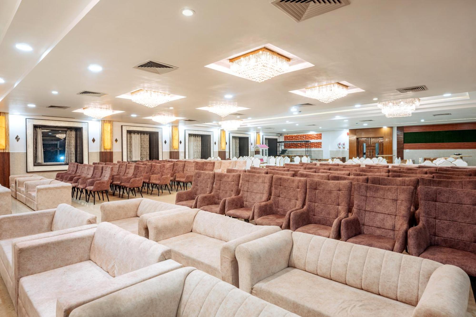 Hotel Vasdaa Grand เดห์ราดุน ภายนอก รูปภาพ