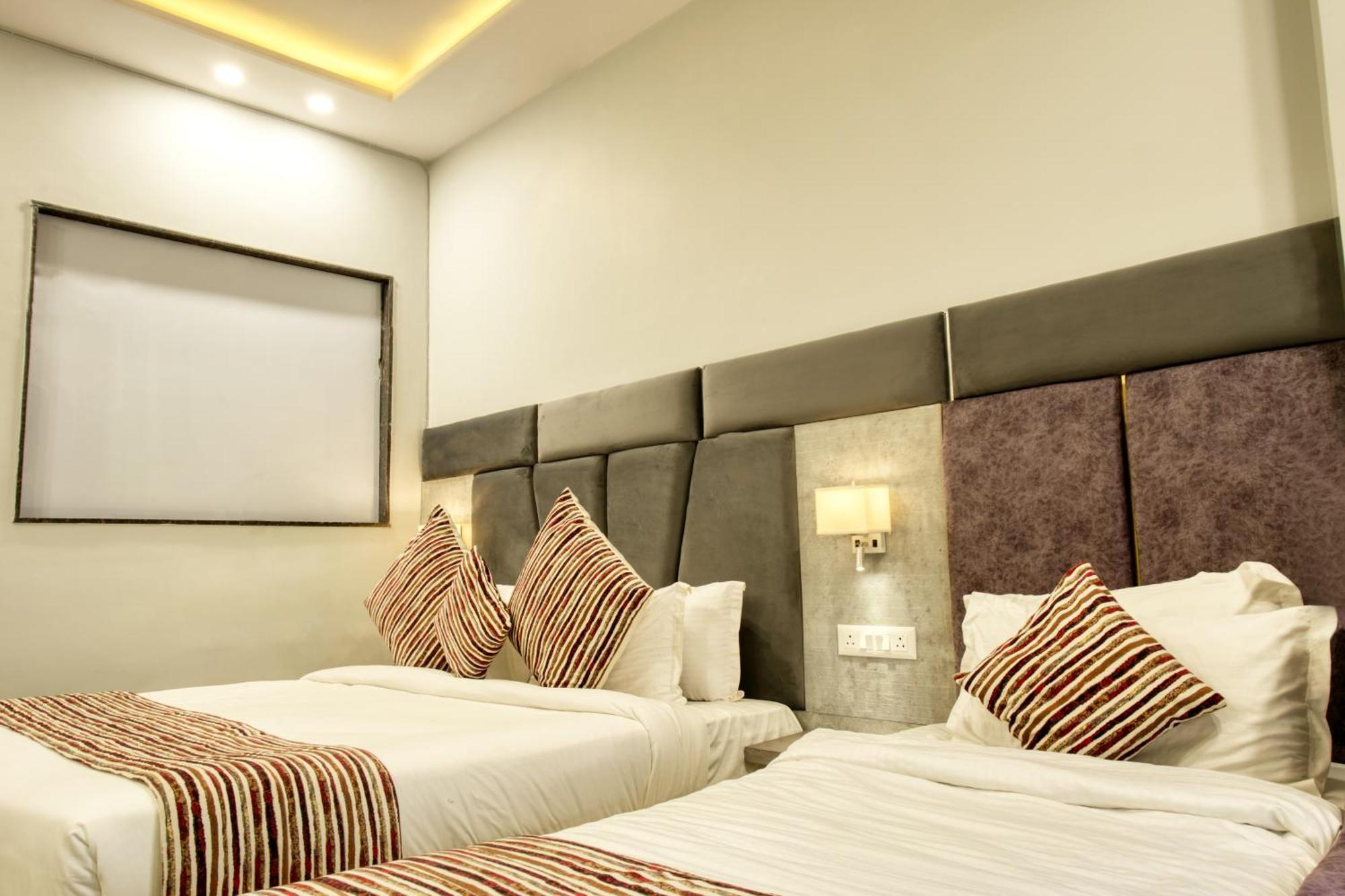 Hotel Vasdaa Grand เดห์ราดุน ภายนอก รูปภาพ