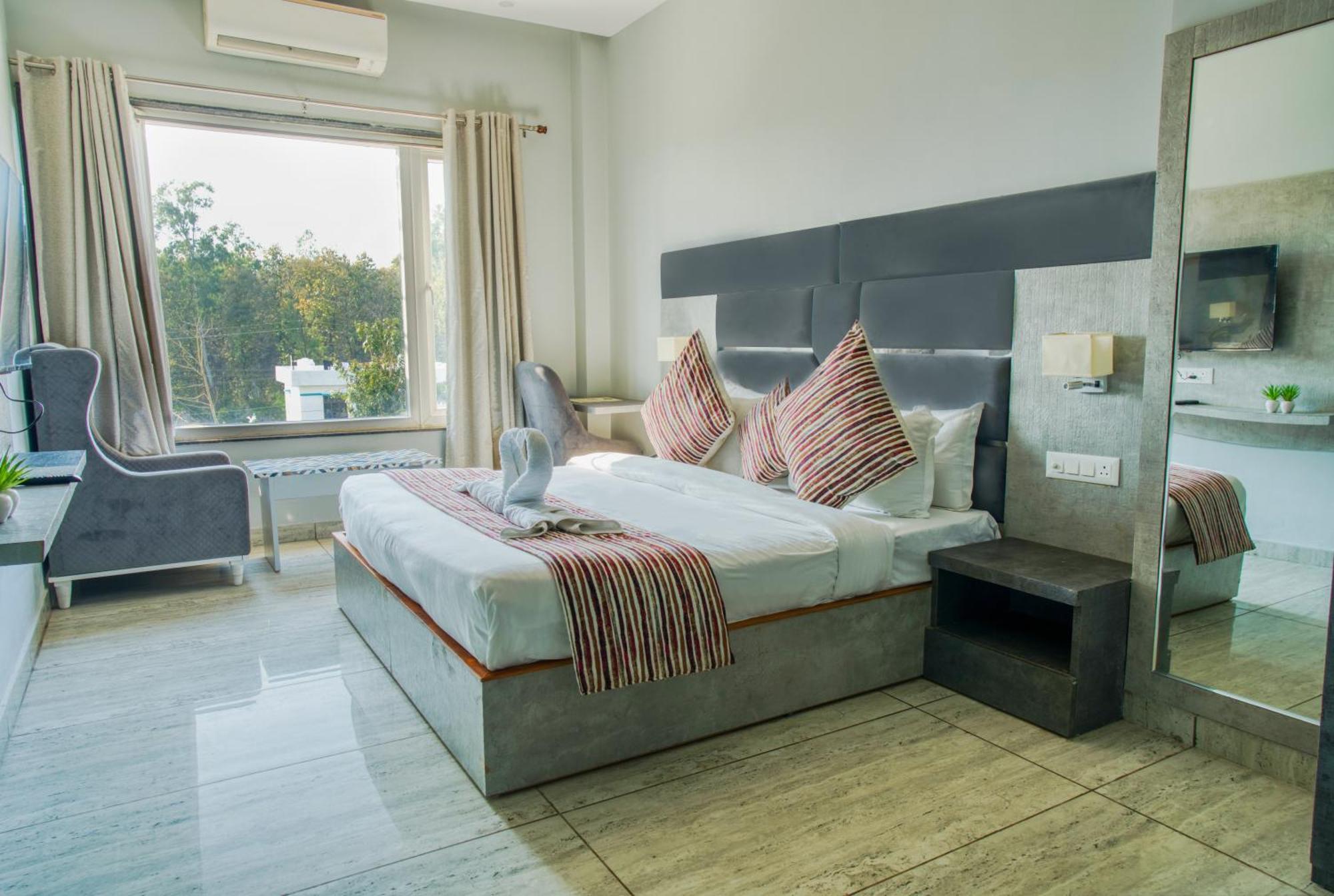 Hotel Vasdaa Grand เดห์ราดุน ภายนอก รูปภาพ