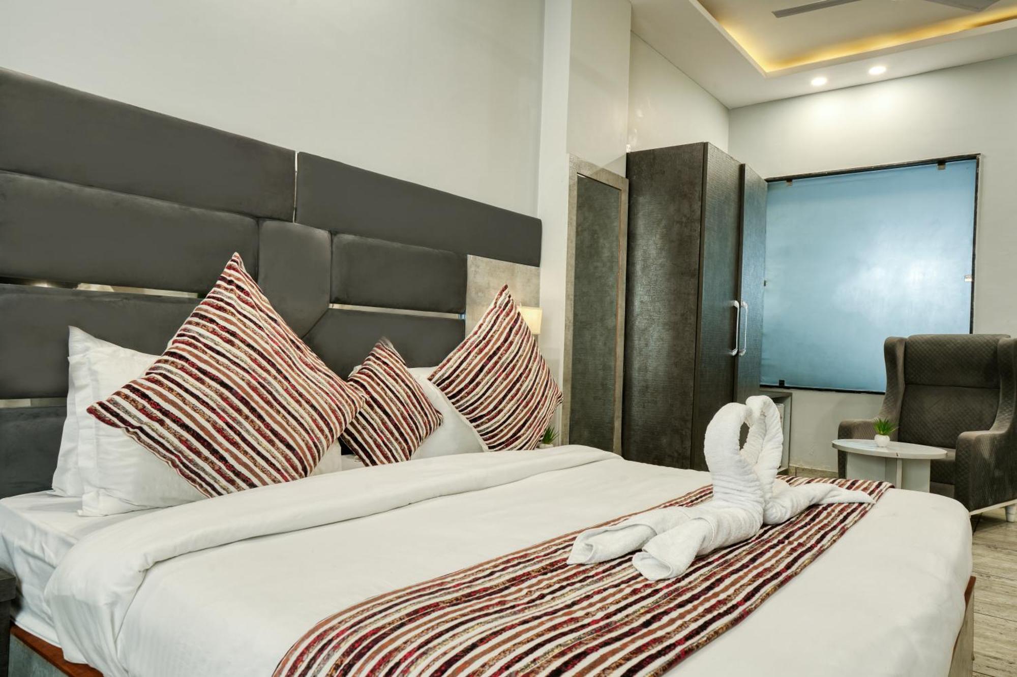 Hotel Vasdaa Grand เดห์ราดุน ภายนอก รูปภาพ