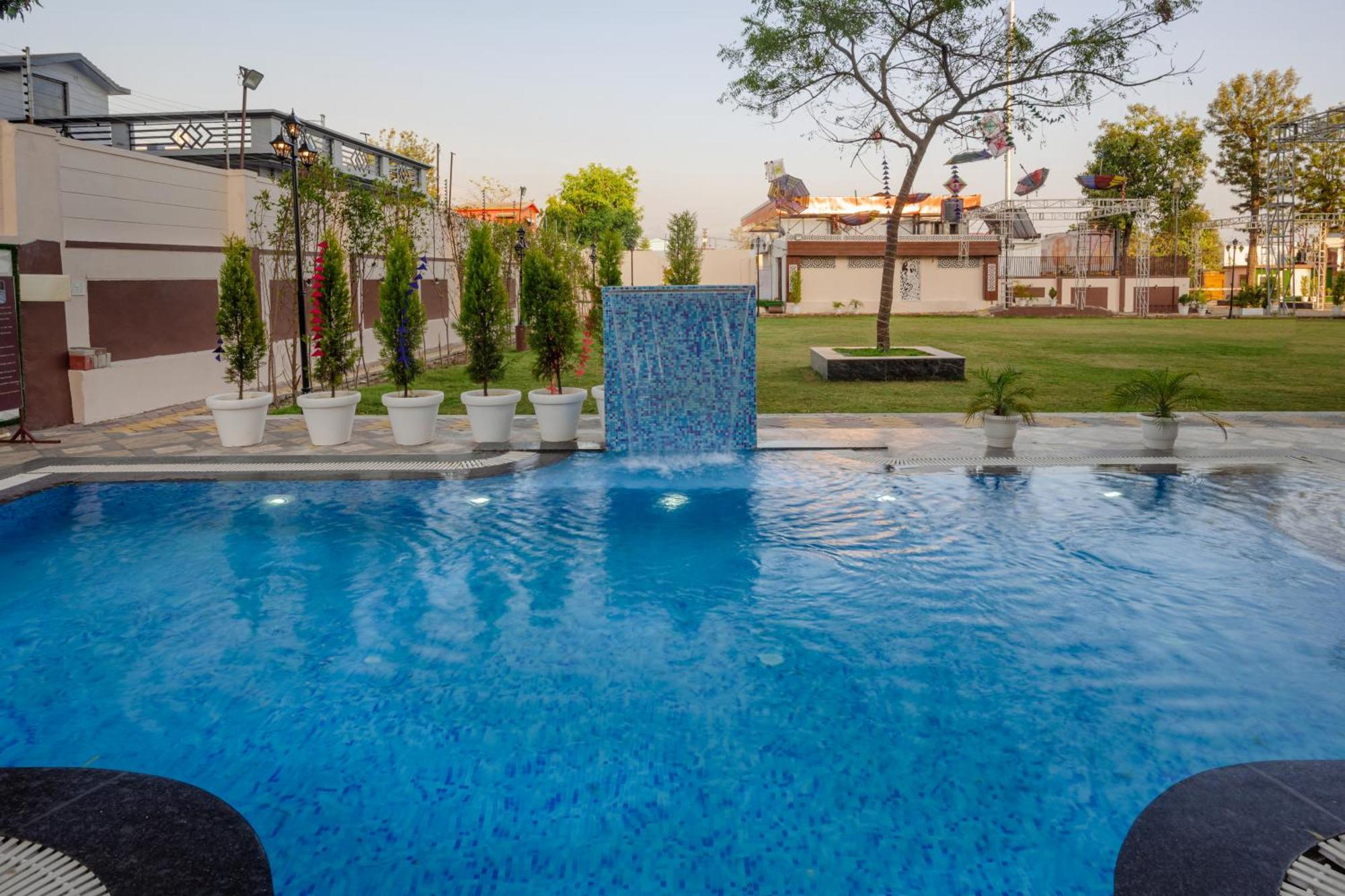 Hotel Vasdaa Grand เดห์ราดุน ภายนอก รูปภาพ